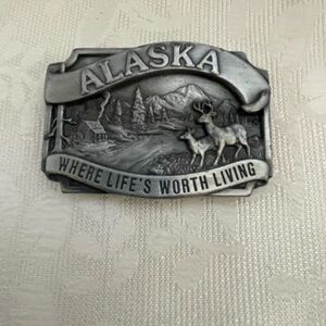 Alaska Siskiyou belt buckle 1983 Deer Cabin Trees mountains raised design 3D